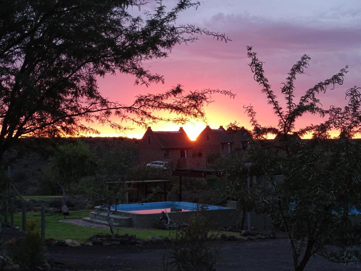 Teri-Lemveli Lodge Beaufort West Exteriör bild