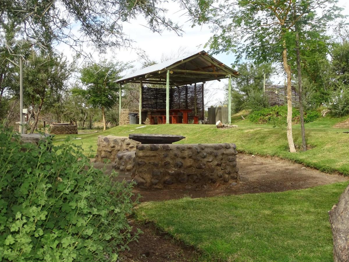 Teri-Lemveli Lodge Beaufort West Exteriör bild