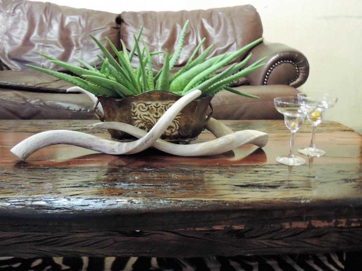 Teri-Lemveli Lodge Beaufort West Exteriör bild