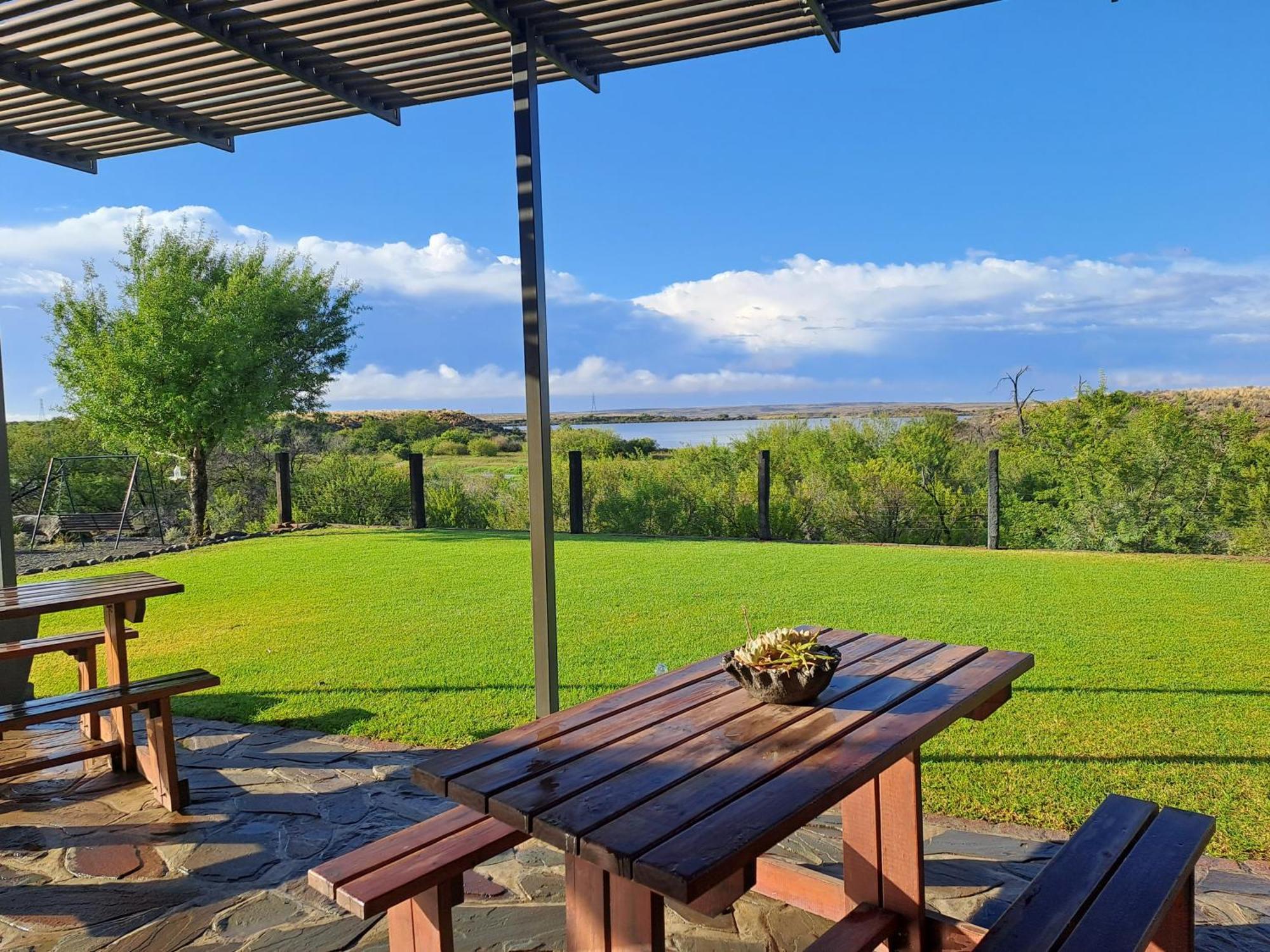 Teri-Lemveli Lodge Beaufort West Exteriör bild