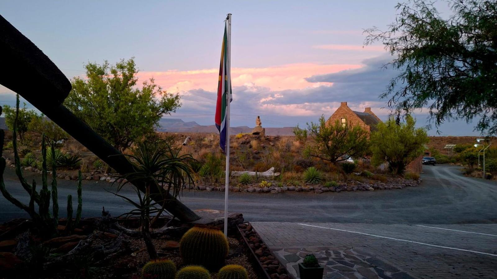 Teri-Lemveli Lodge Beaufort West Exteriör bild