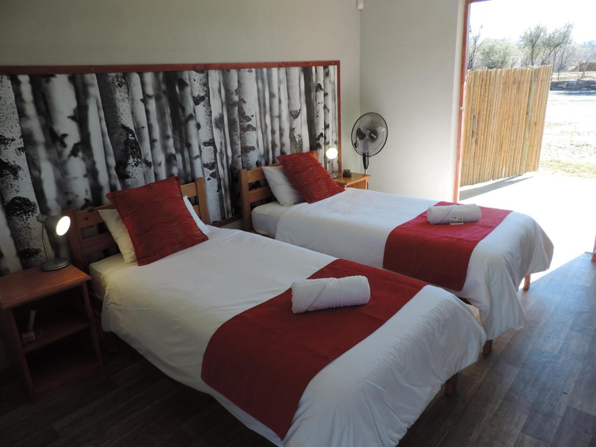Teri-Lemveli Lodge Beaufort West Exteriör bild