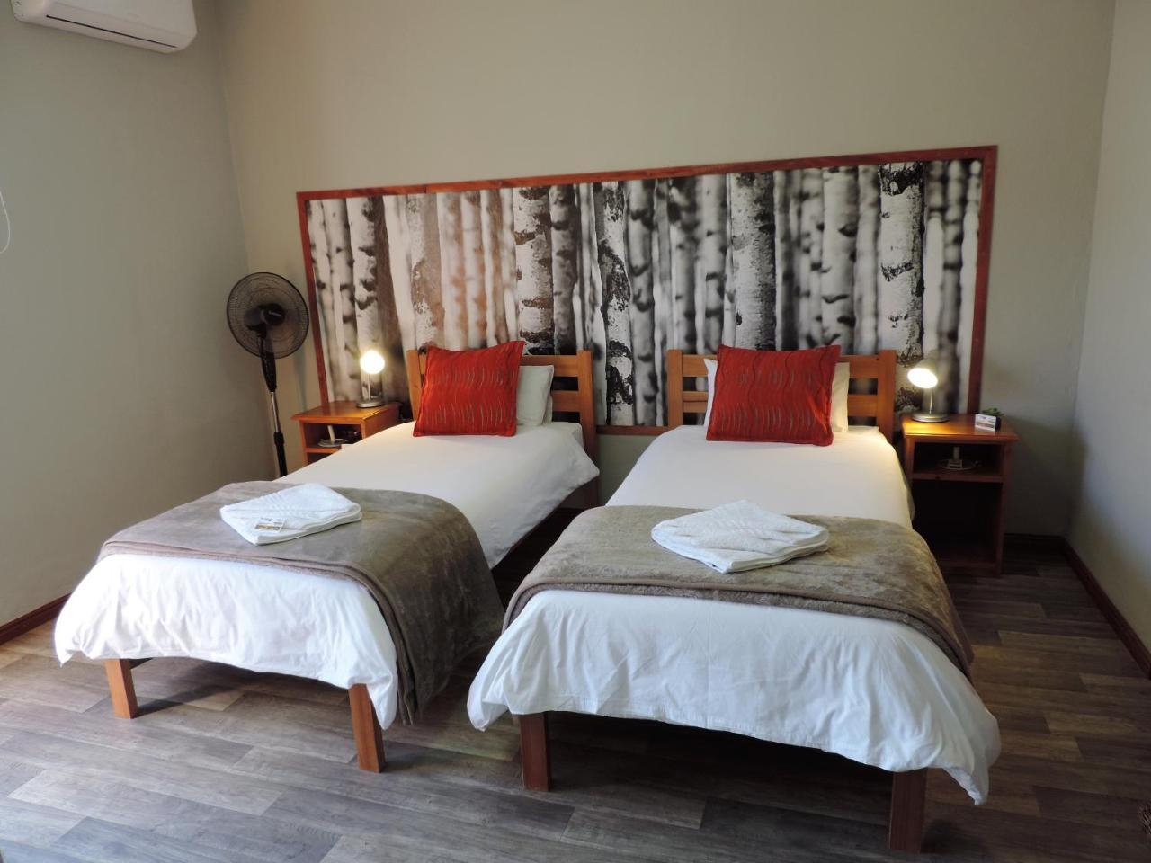 Teri-Lemveli Lodge Beaufort West Exteriör bild