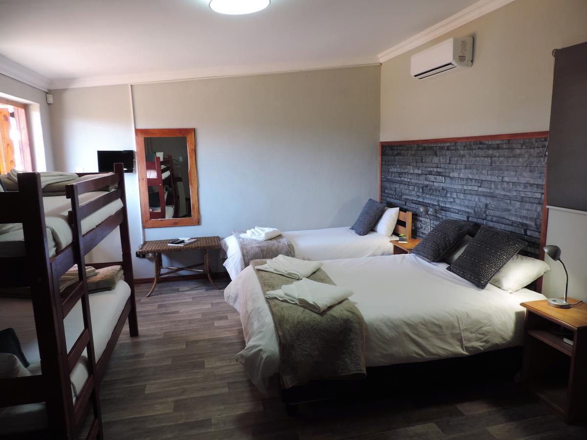 Teri-Lemveli Lodge Beaufort West Exteriör bild