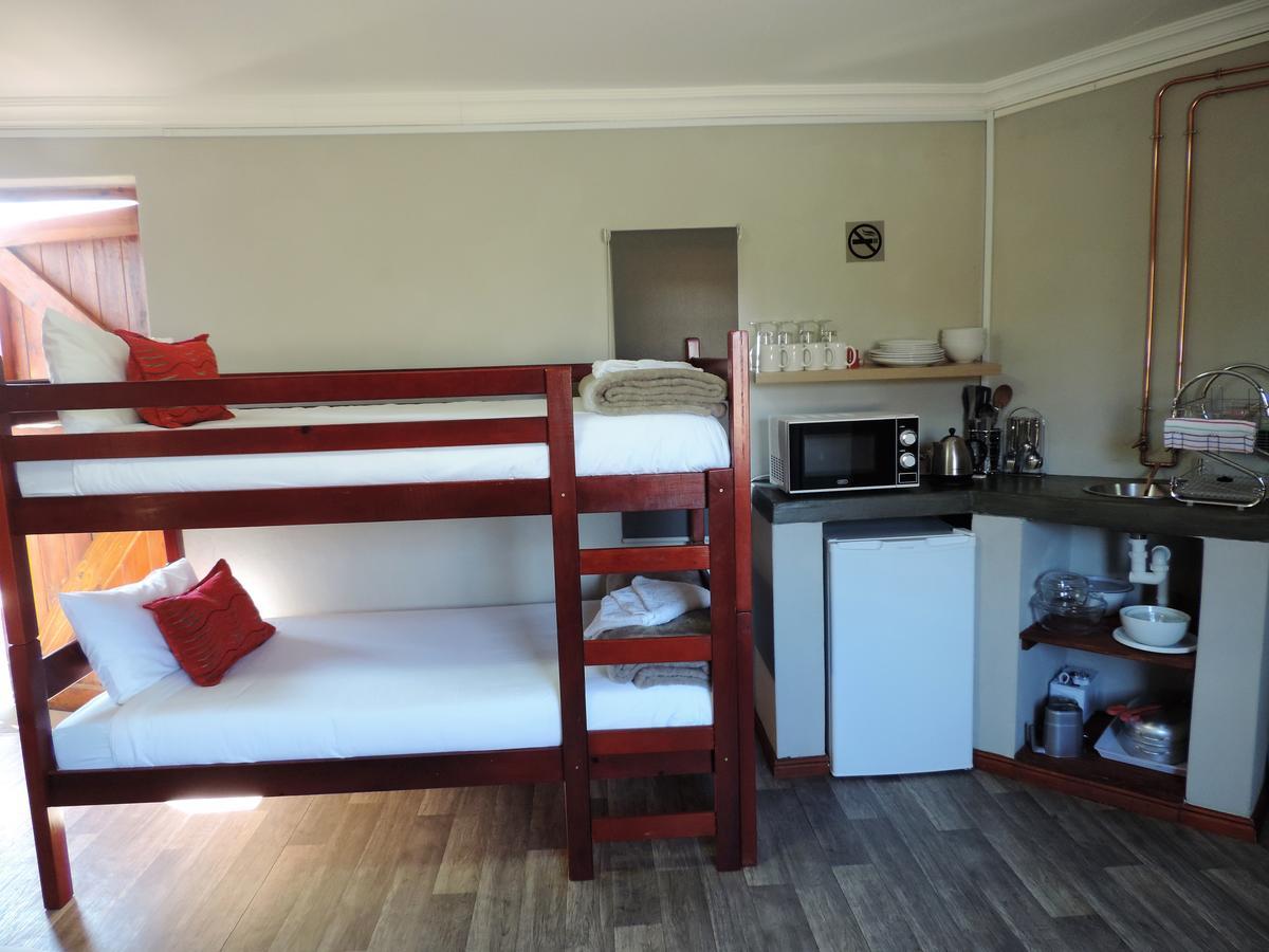 Teri-Lemveli Lodge Beaufort West Exteriör bild