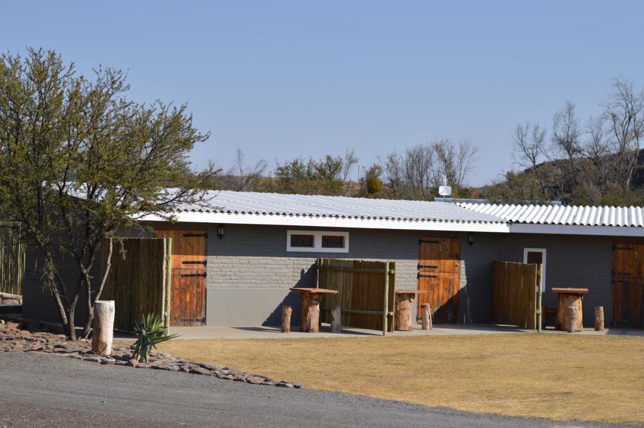 Teri-Lemveli Lodge Beaufort West Exteriör bild