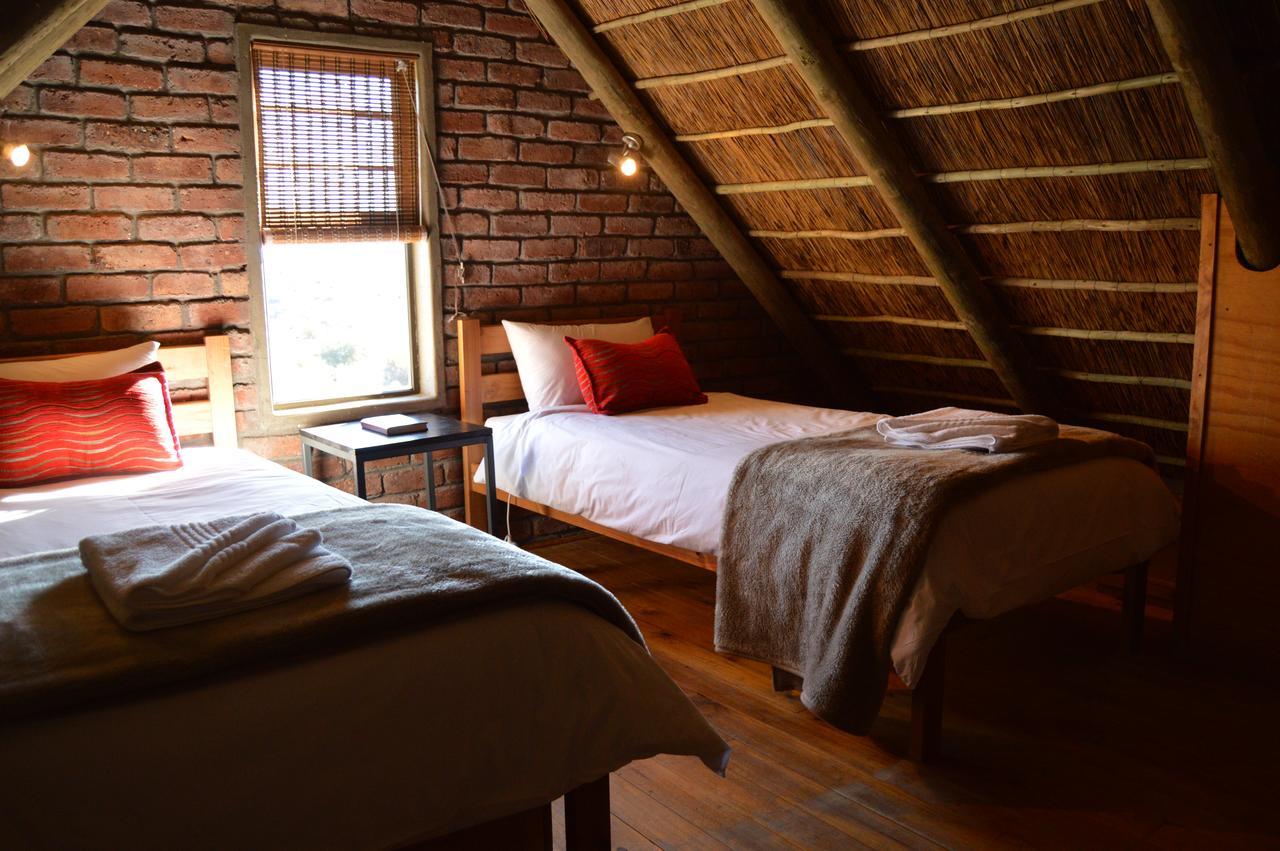 Teri-Lemveli Lodge Beaufort West Exteriör bild