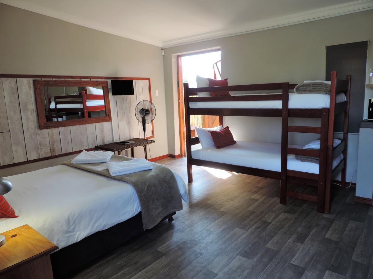 Teri-Lemveli Lodge Beaufort West Exteriör bild