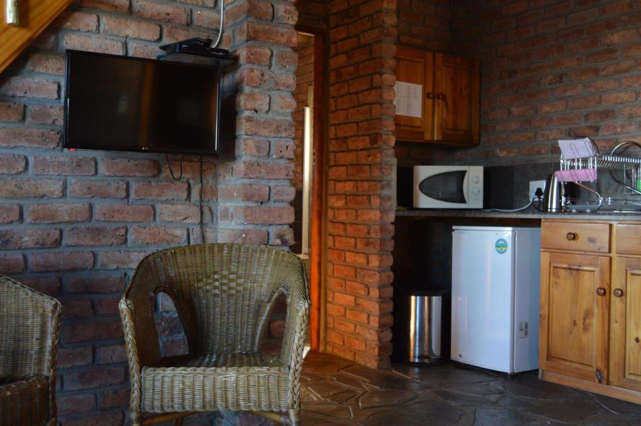 Teri-Lemveli Lodge Beaufort West Exteriör bild